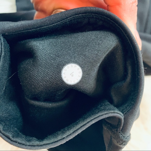 ♻️✌🏻sold✌🏻♻️ULULEMON speed tight capris - Picture 3 of 8